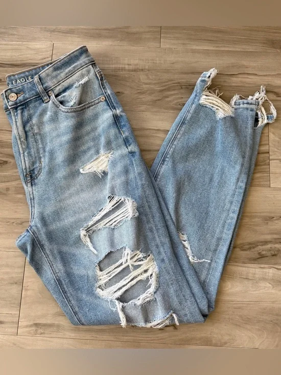 American Eagle Mom Jean Light Wash Distressed Denim Jeans Women’s Size 8 Long - Picture 3 of 9